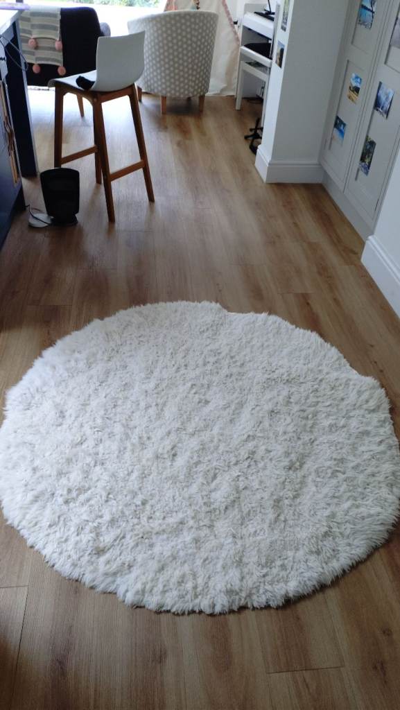 Large sheepskin rug 1.4m diameter