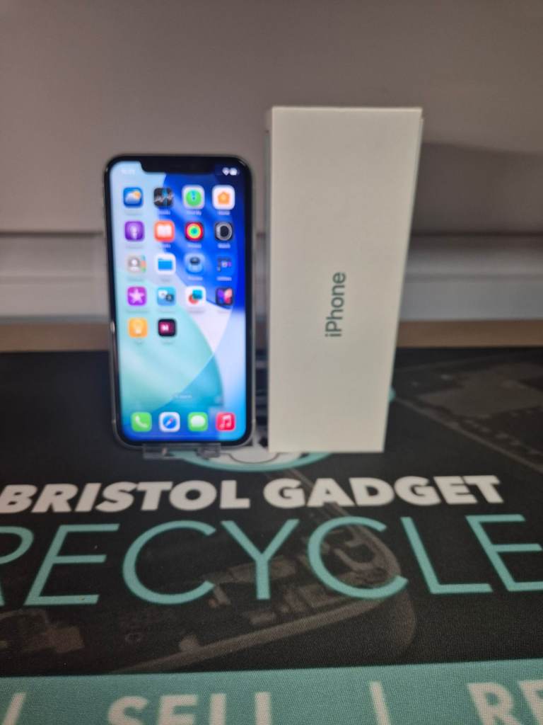 Apple iPhone 11 128GB Silver Unlocked + Boxed + Warranty