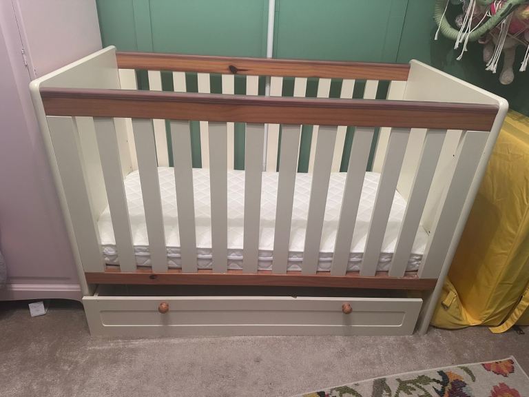 Cot bed