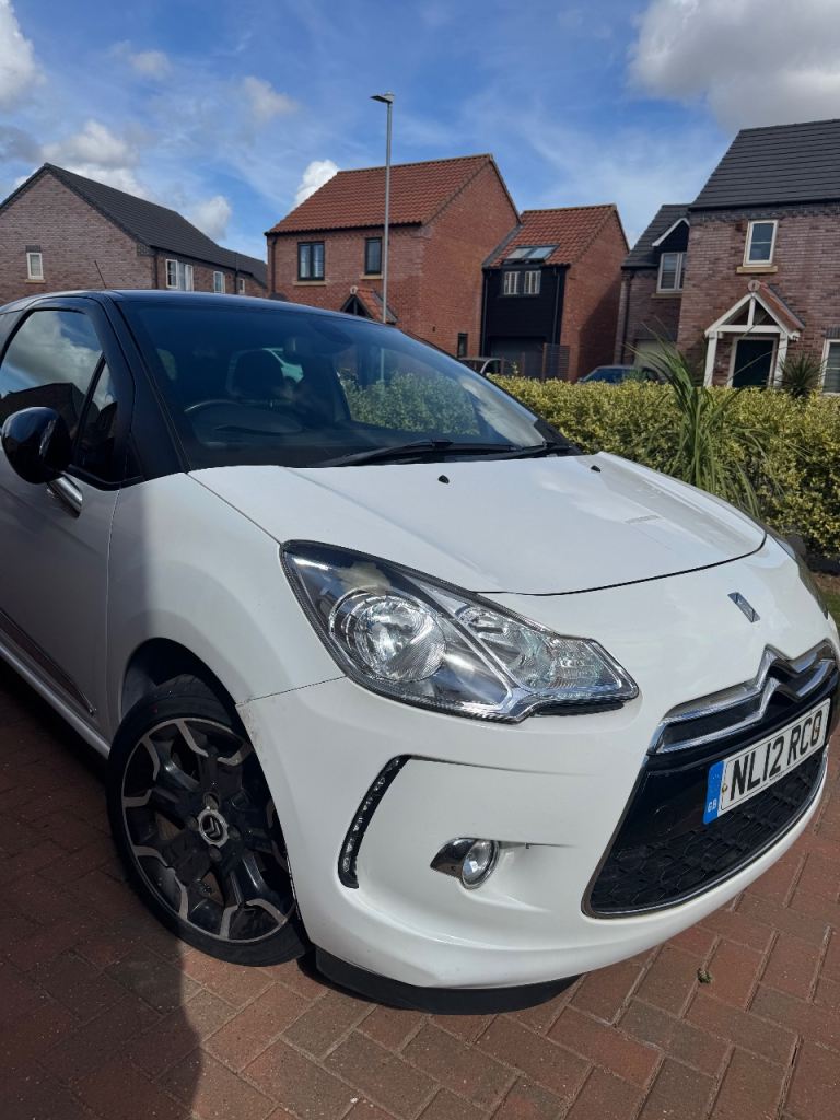 Citroen, DS3, Hatchback, 2012, Manual, 1598 (cc), 3 doors