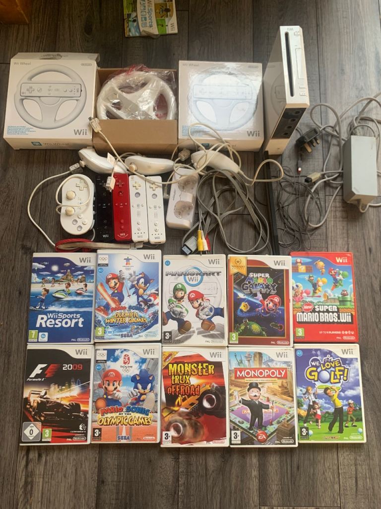 Nintendo Wii Console Bundle with Games and Accessories – Good Condition