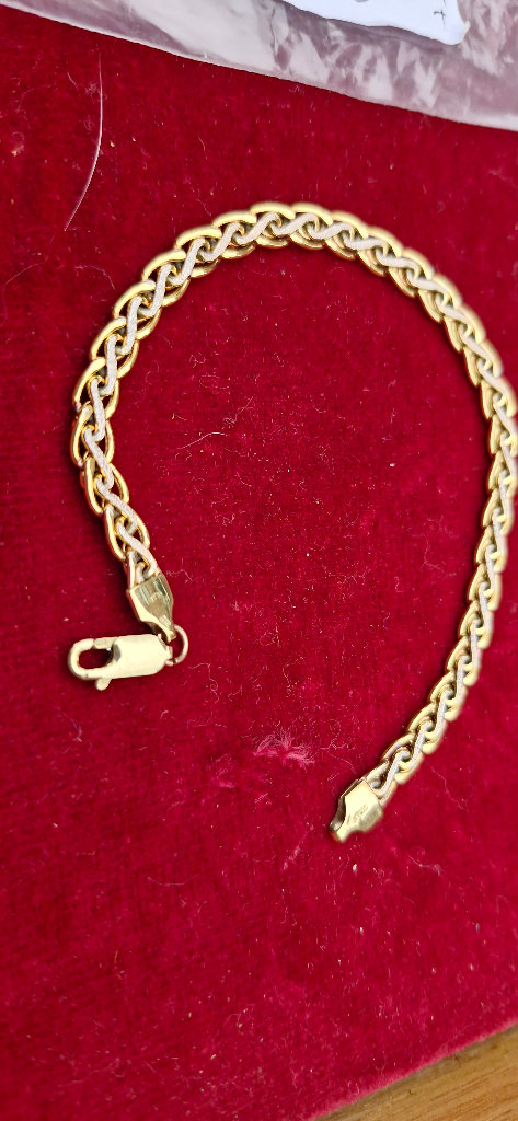 9ct carat gold bracelet (125d9)