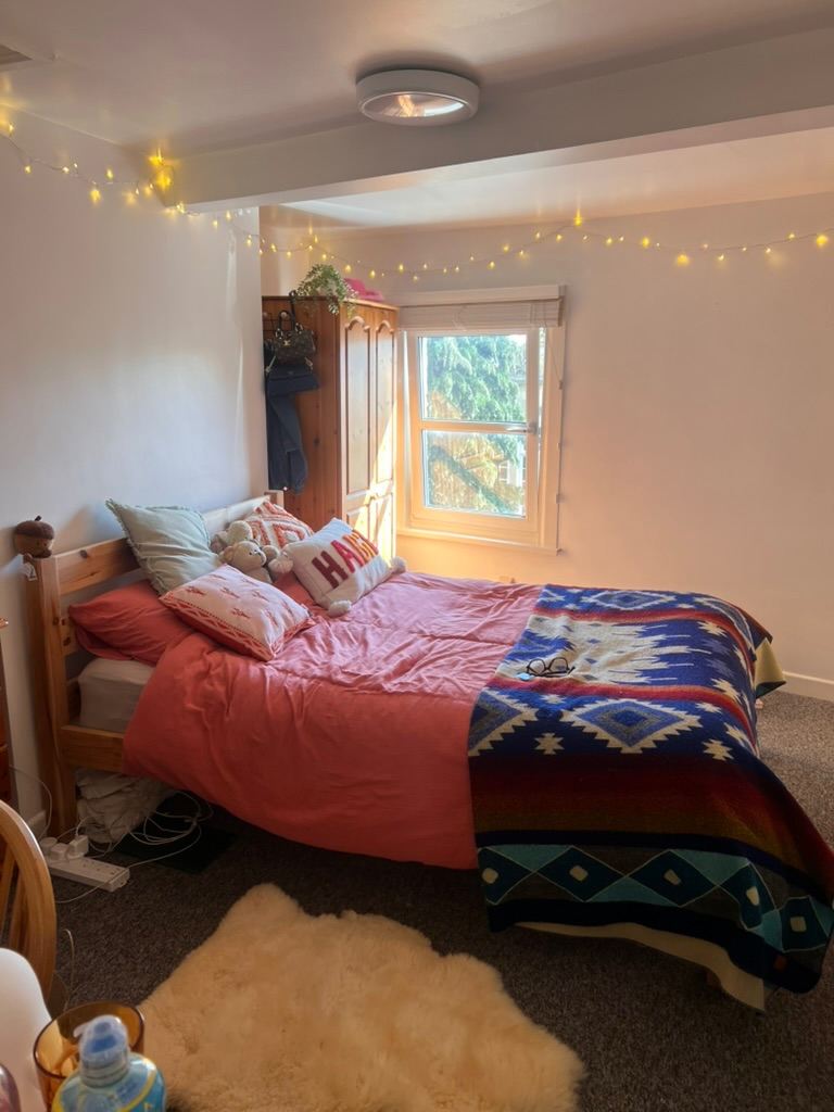 Double Room Available for Female Students Only – St Clements Street (Oxford) 