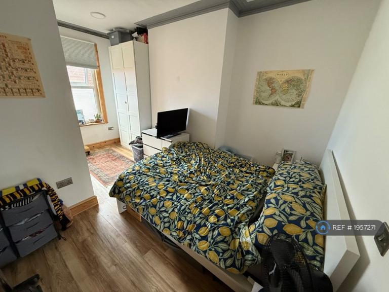 1 bedroom flat in Norman Terrace, Leeds, LS8 (1 bed) (#1957271)