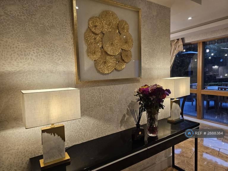 4 bedroom flat in Hansel Road, London, NW6 (4 bed) (#2888384)