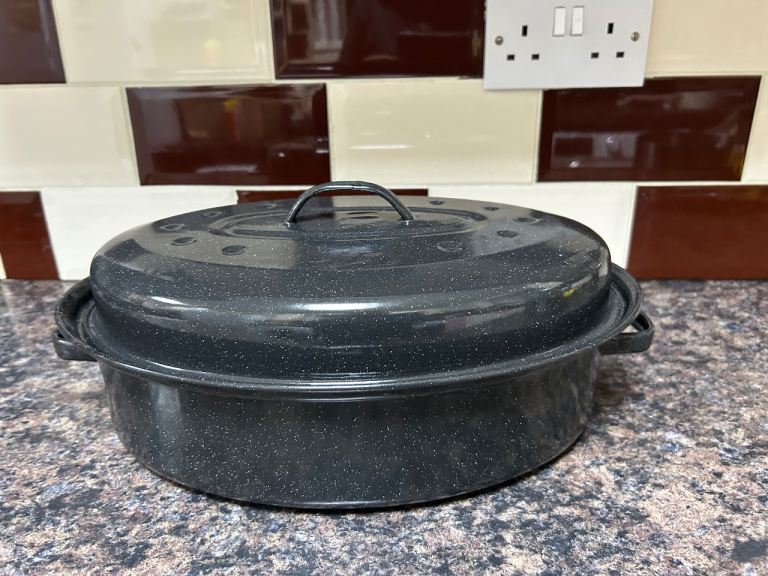 36cm Swan Self basting roaster