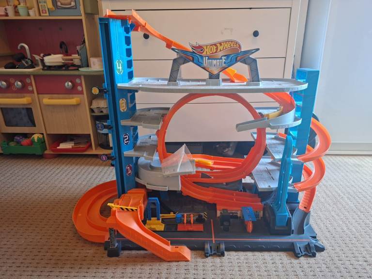 Hot Wheels Ultimate Shark Garage - Very Good Condition