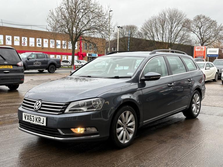 2013 Volkswagen Passat 2.0 TDI BMT Highline 5dr ++ 11 VW SERVICES / 35 TAX / SAT NAV / DAB ++ EST...
