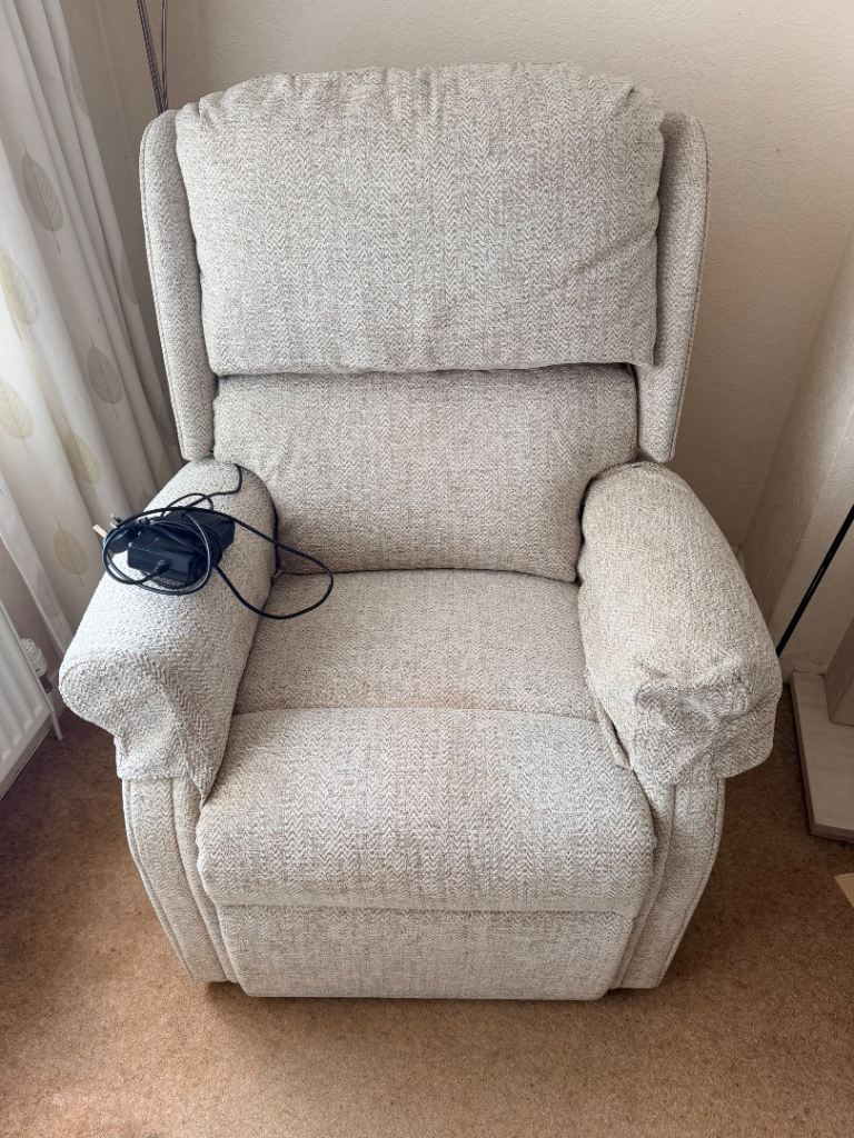 Burrows Relax Grande Dual Rise And Recline Canillo Oatmeal with castors