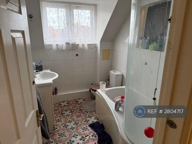 2 bedroom flat in Park Road, Watford, WD17 (2 bed) (#2804717)