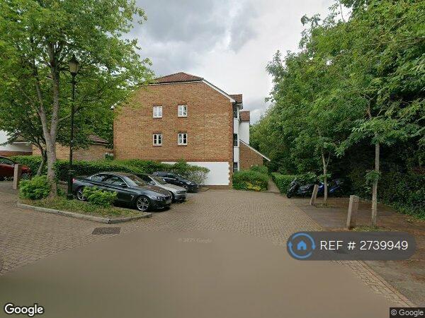 2 bedroom flat in Autumn Drive, Sutton, SM2 (2 bed) (#2739949)