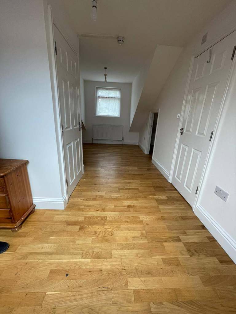 BEAUTIFUL ENSUITE AND DOUBLE ROOMS TO RENT IN CRANFORD