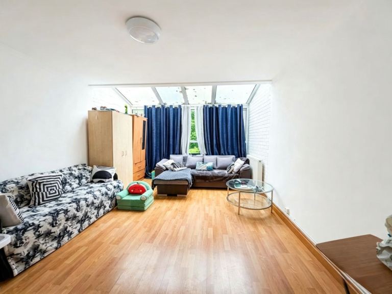 5 Bed Property To Rent In Uxbridge | UB8