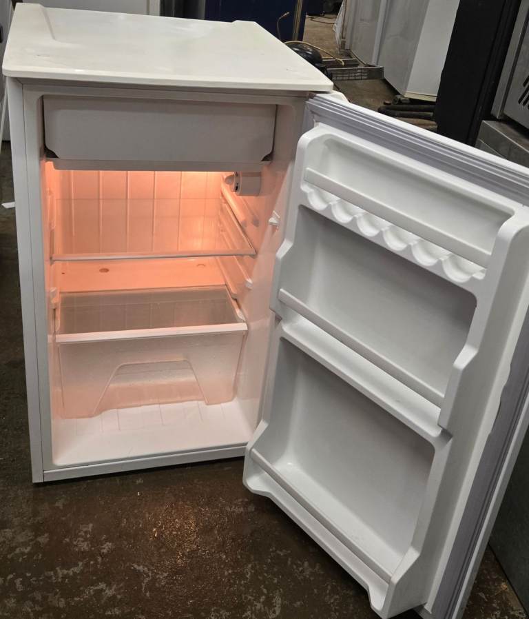 Igenix IG3900 Under Counter Larder Fridge with small freezer box, Mini Fridge Freezer 