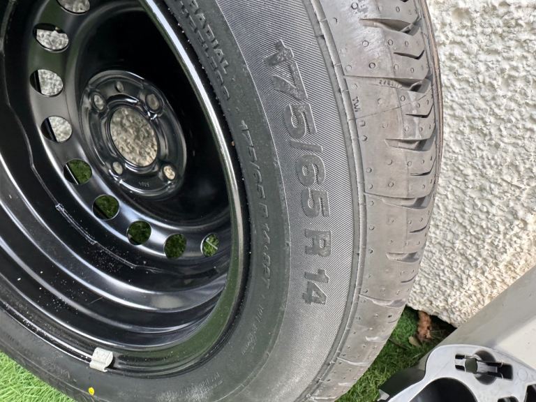 Continental car tyre, wheel and jack