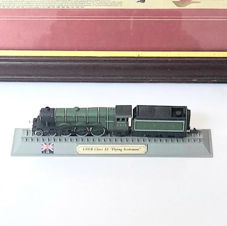 MODEL LOCOMOTIVE on a PLINTH - THE FLYING SCOTSMAN - VERY GOOD