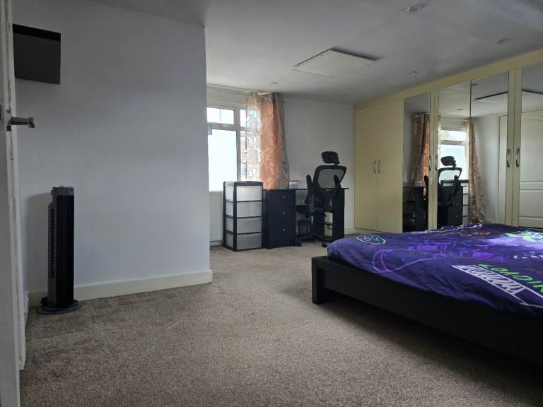 Spacious Ensuite Room for Rent – Perfect for a Couple | All Bills Included