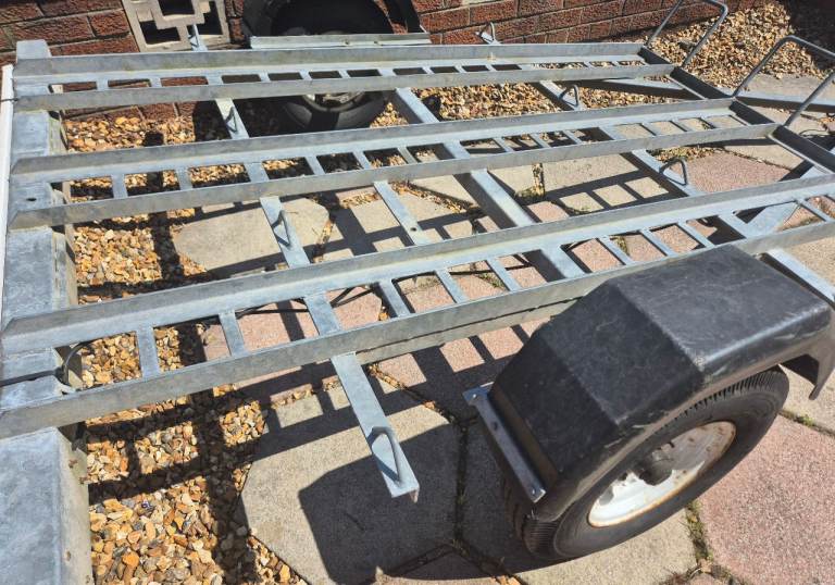 SWAP motorcycle trailer  FOR A ham cb setup 