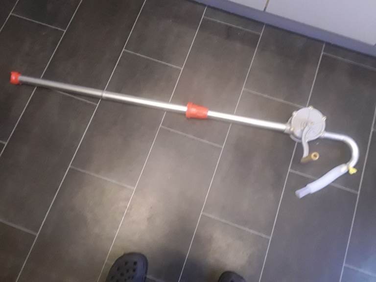 Sythoning pump for sythoning diesel or petrol or oil or water from drums new bargain 