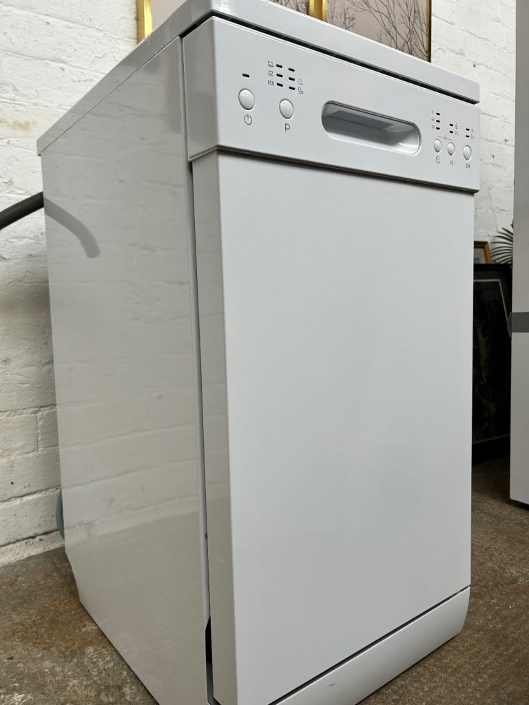 Slimline Essentials Dishwasher £80