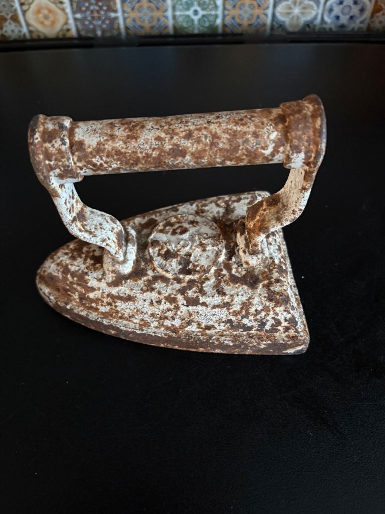 Antique Cast iron flat iron. 