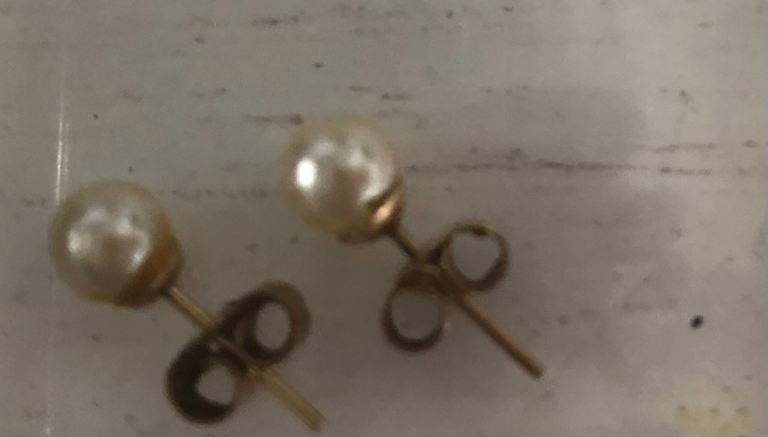 9ct Gold Stud  Pearl Earrings  