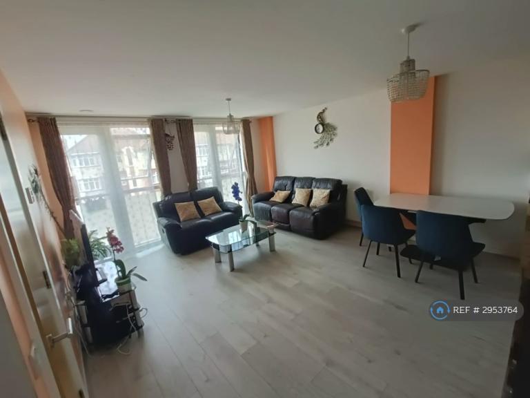 2 bedroom flat in Goodstone Court, Harrow, HA1 (2 bed) (#2953764)