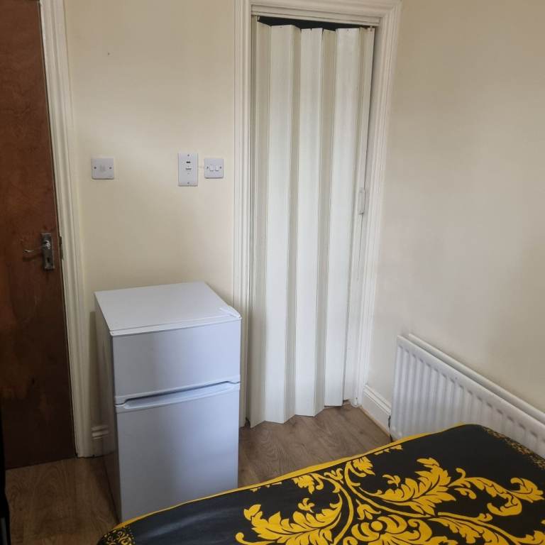 Ensuite Bedroom -Newcastle City Center-600 PM - ALL BILLS INCLUSIVE-NO AGENTS