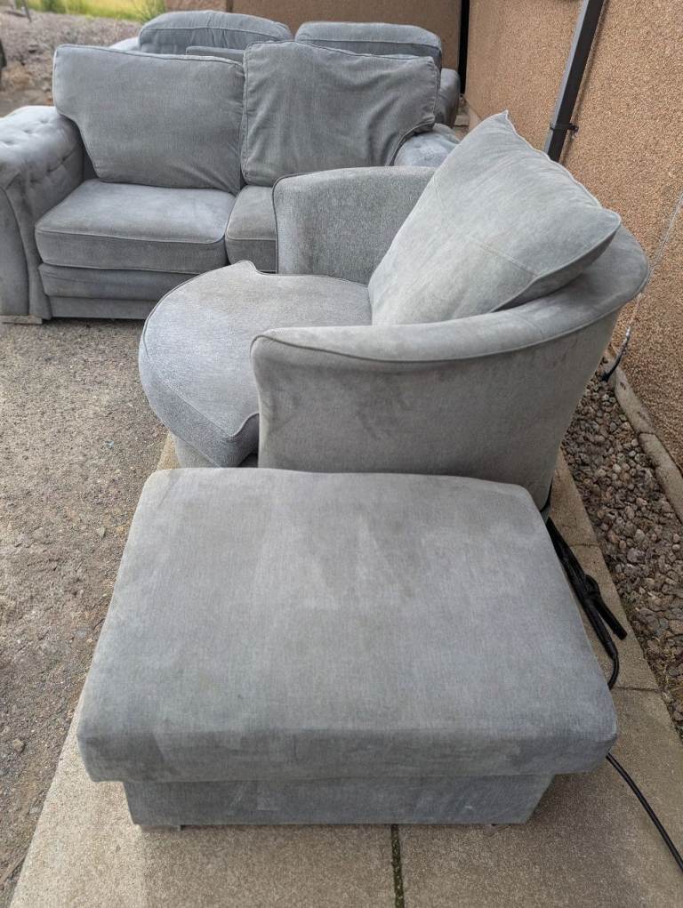 3,2,1 sofa with blanket box 