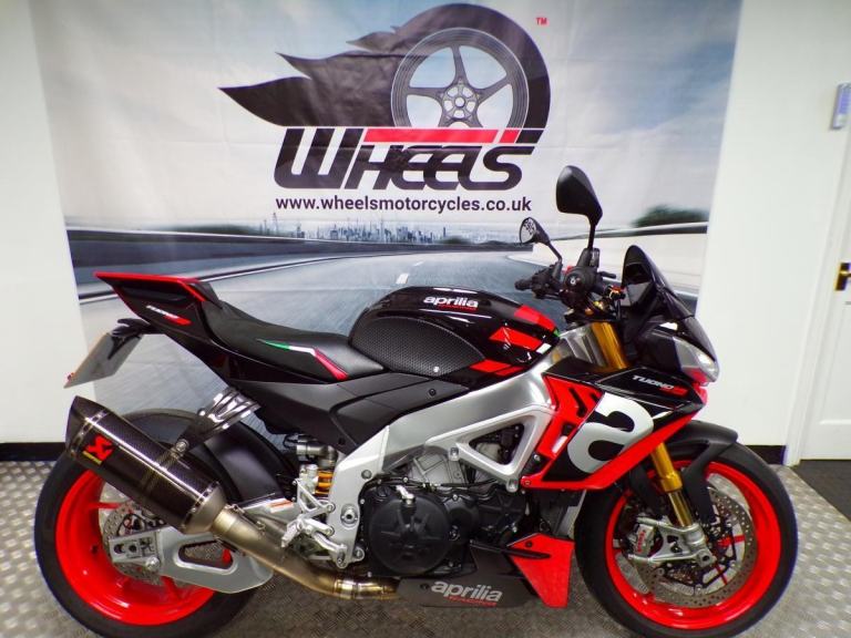 2021 APRILIA TUONO V4 1100 FACTORY WITH AN AKRAPOVIC