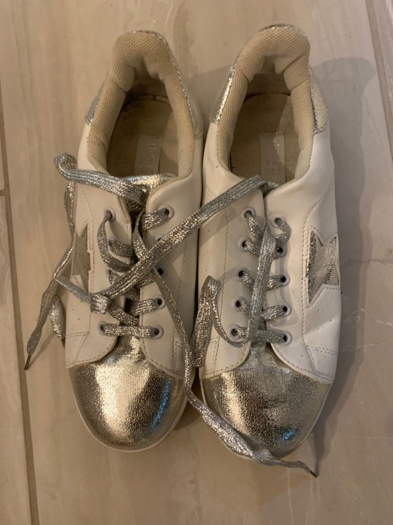 White pumps size 6 