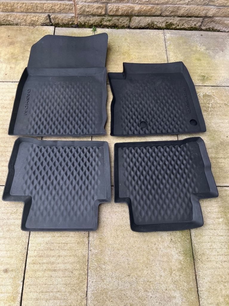 Nissan Quashqai rubber mats 