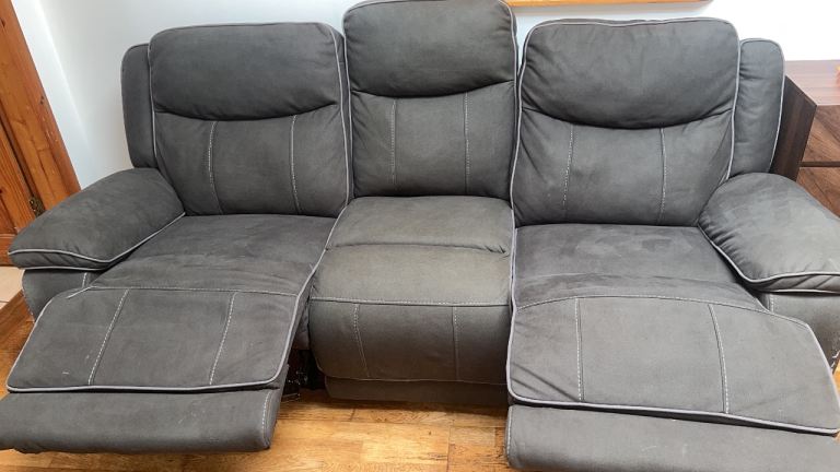 Cheap 3 person sofa with both end recliners 