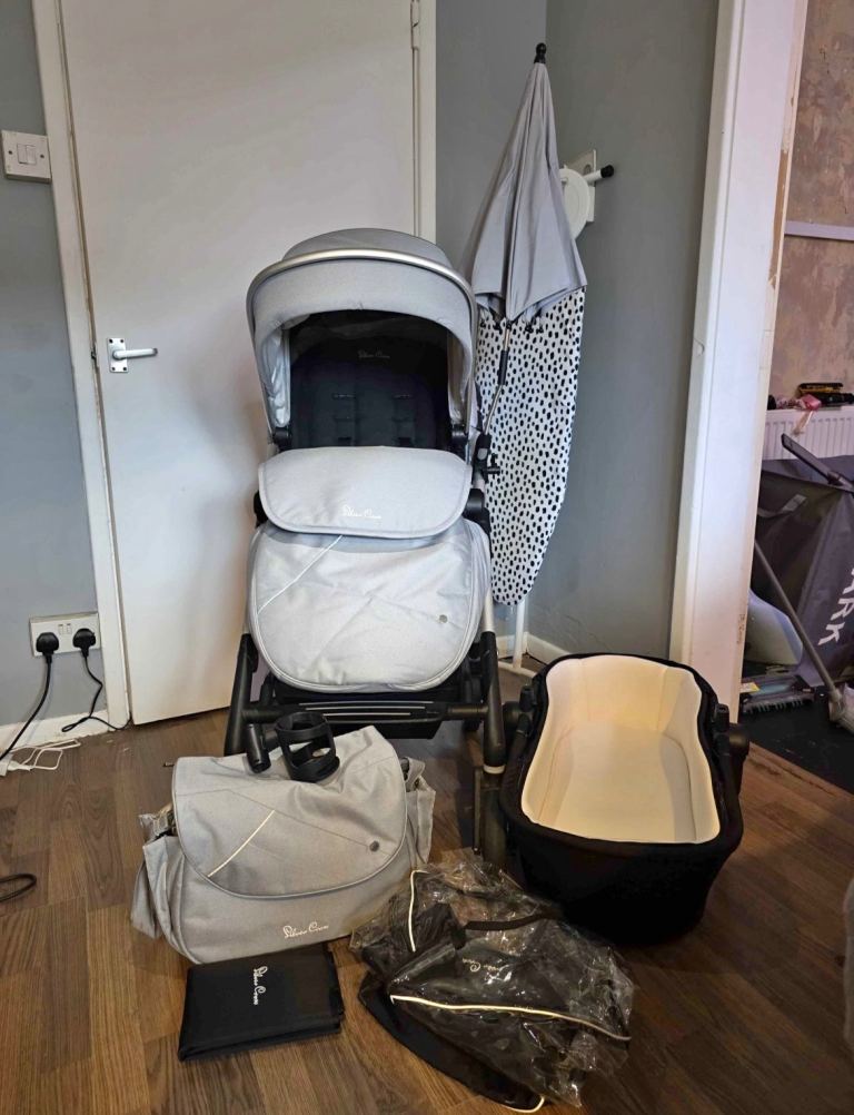 Silver Cross Pioneer Platinum Wayfarer pram