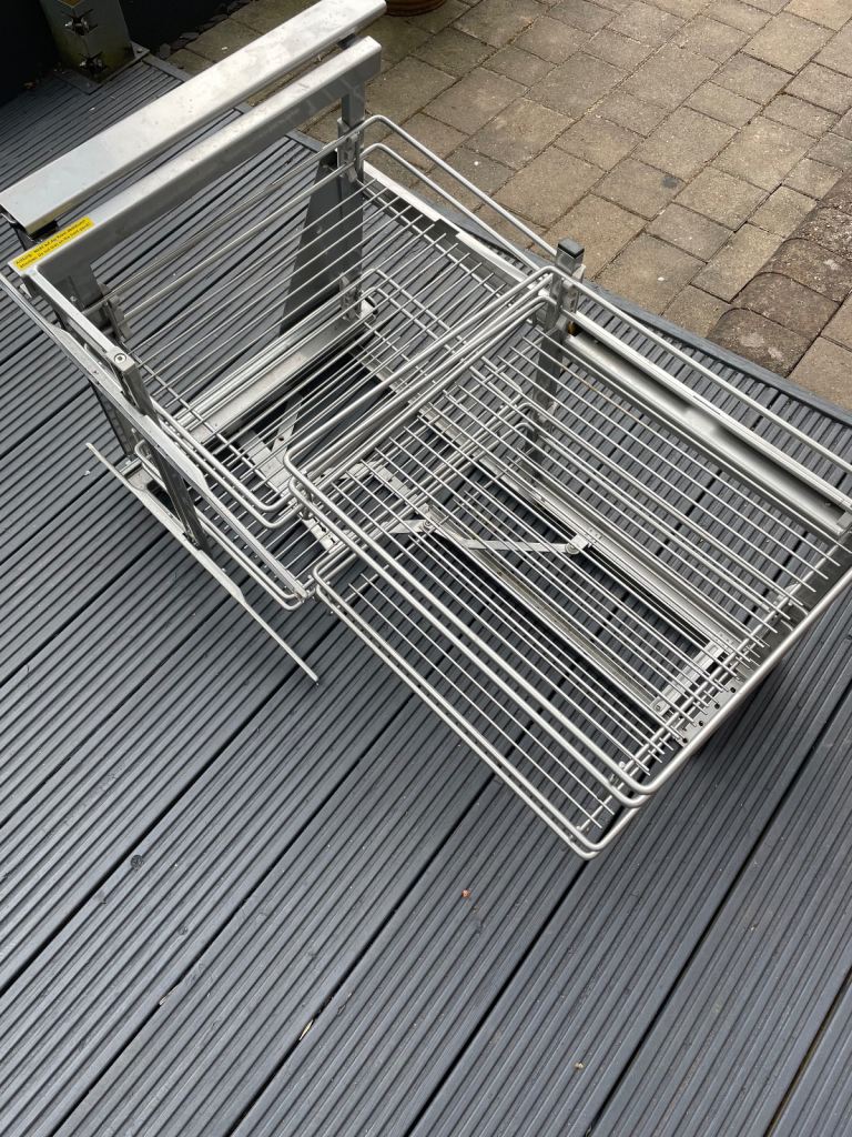 Carousel pull-out organiser