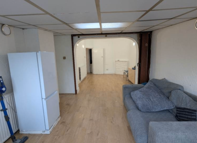Spacious 3-Bedroom Bungalow | Renovated | Fitted Kitchen | Philip Road, Rainham, London - RM13