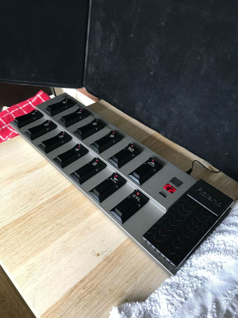 ROLAND FC-200 MIDI FOOT CONTROLLER.