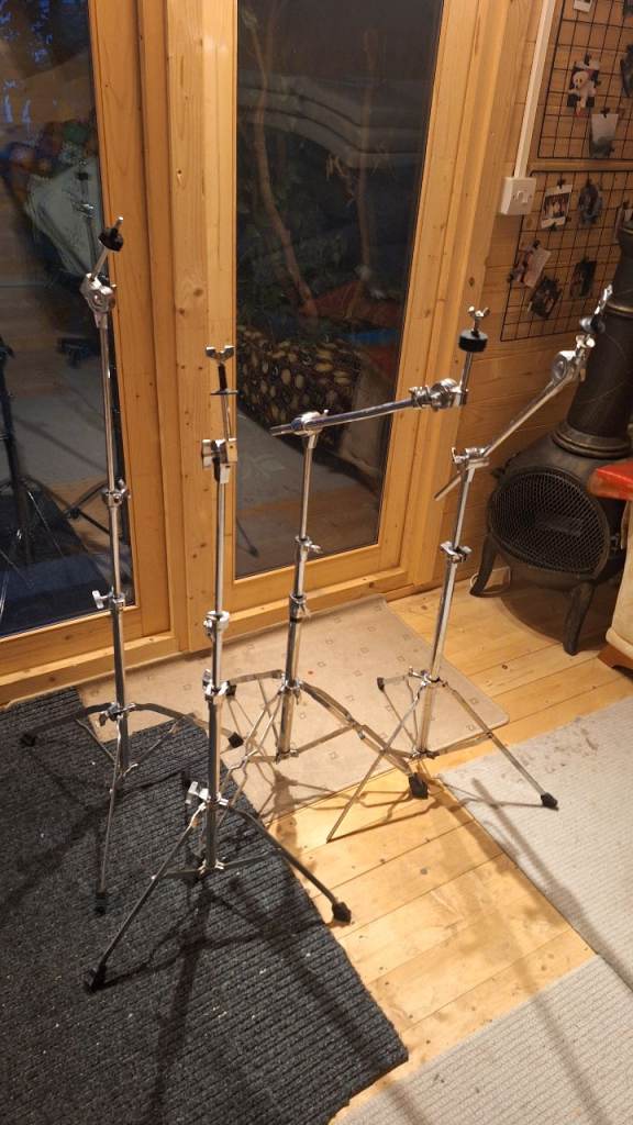 4 Cymbal stands