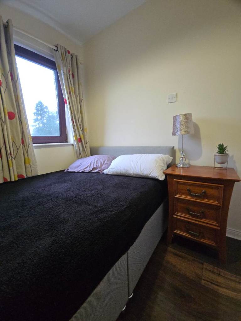 1 room, bills included, next to Ormeau Park