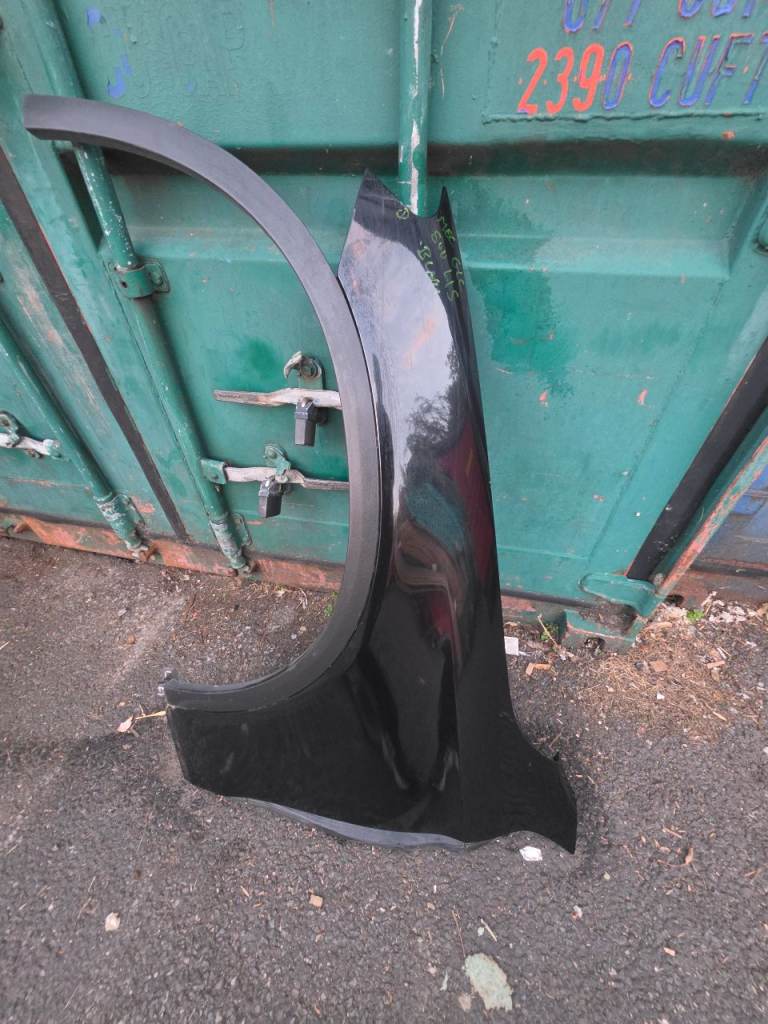 MERCEDES GLC SUV WING FENDER & ARCH TRIM PASSENGER SIDE BLACK BREAKING PARTS 