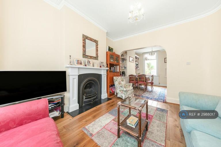 4 bedroom house in Aspenlea Road, London, W6 (4 bed) (#2988017)