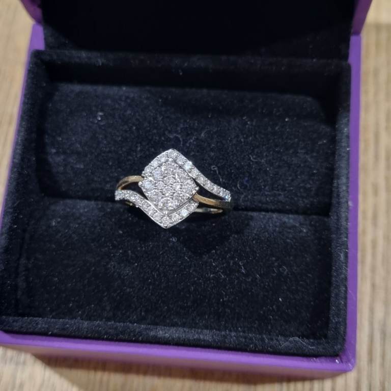 Gold 9ct Diamond cluster ring.  0.50ct. 