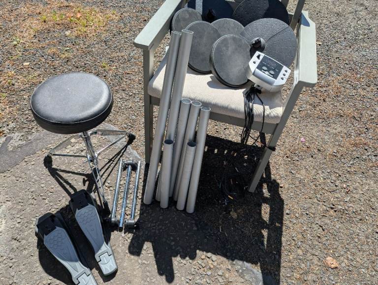 Electronic drum kit