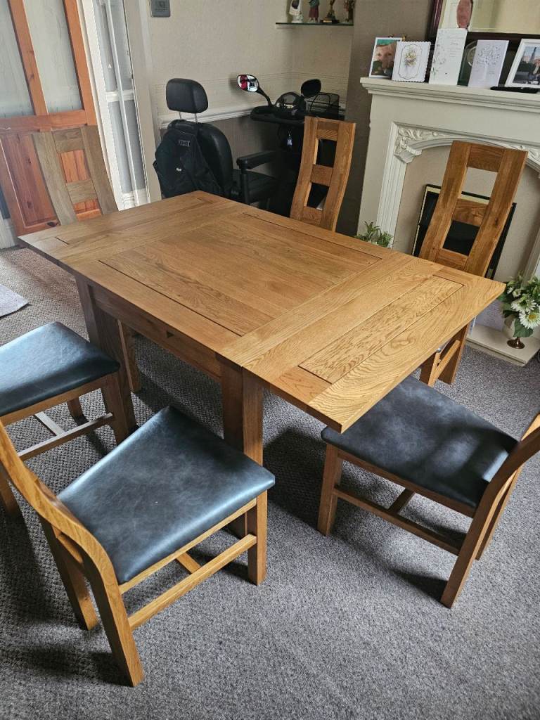 Solid oak dining table and 6 chairs