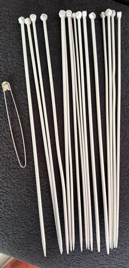 KNITTING NEEDLES 8 PAIRS AERO IMPERIAL SIZE, 36cm LONG METAL+ HOLDER ONLY £4 CAN POST