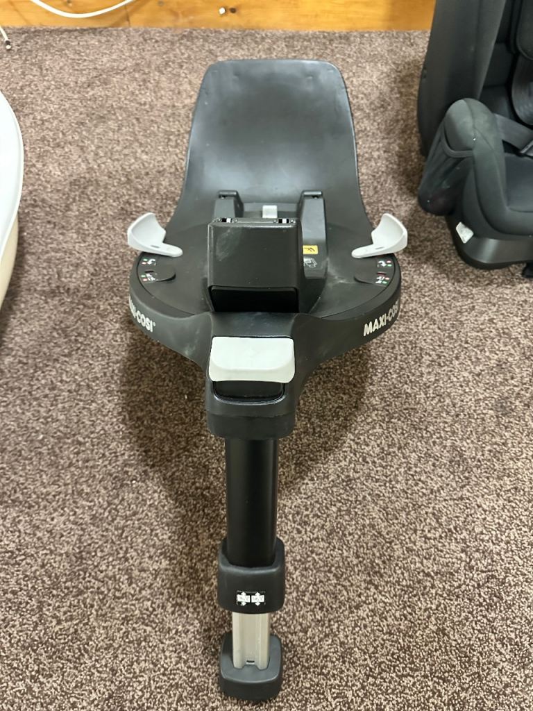 Maxi-Cosi ISOFIX Car Seat Base – £75 - Like New Condition
