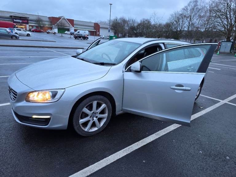 2015 VOLVO V60 D2