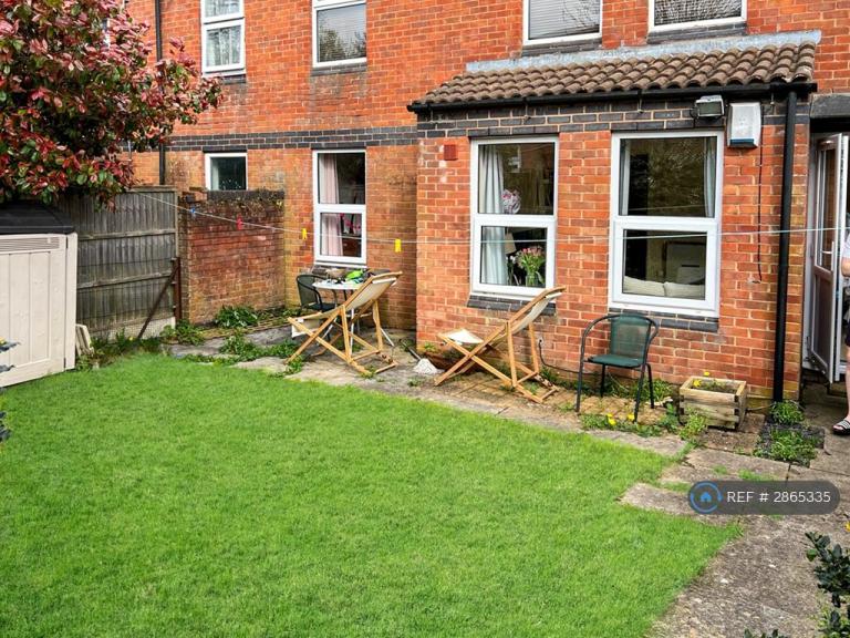 1 bedroom flat in Comb Paddock, Bristol, BS9 (1 bed) (#2865335)