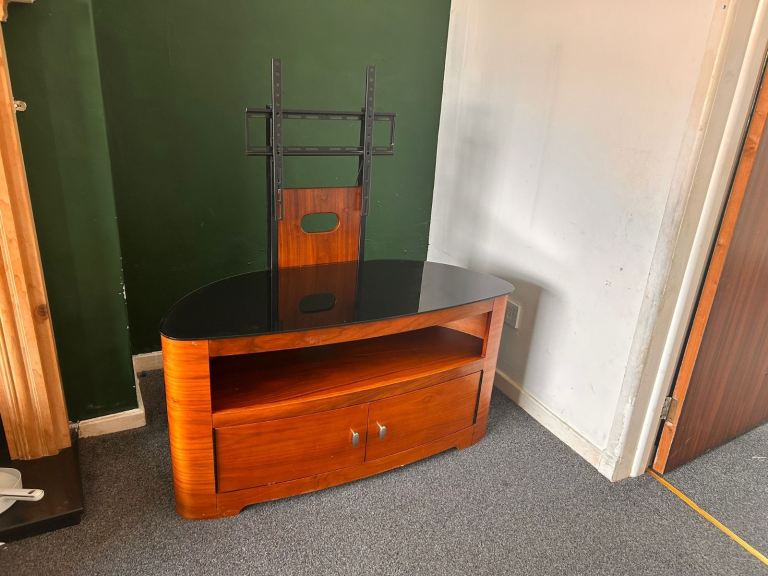 Free TV stand