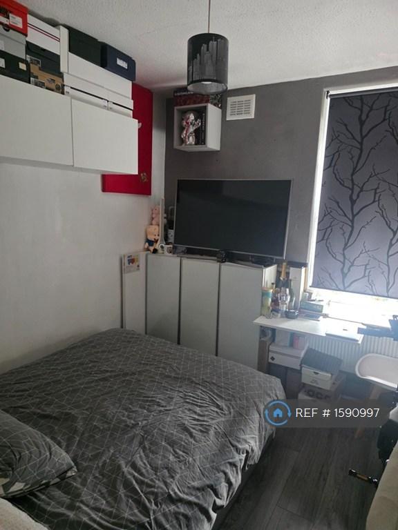 2 bedroom flat in Seldon House, Battersea -London, SW8 (2 bed) (#1590997)
